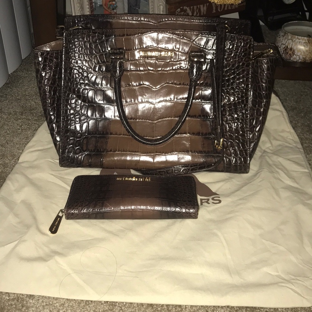 Michael kors bag with matching wallet